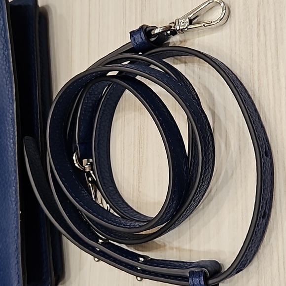 Michael Kors Wallet Crossbody - Picture 9 of 13